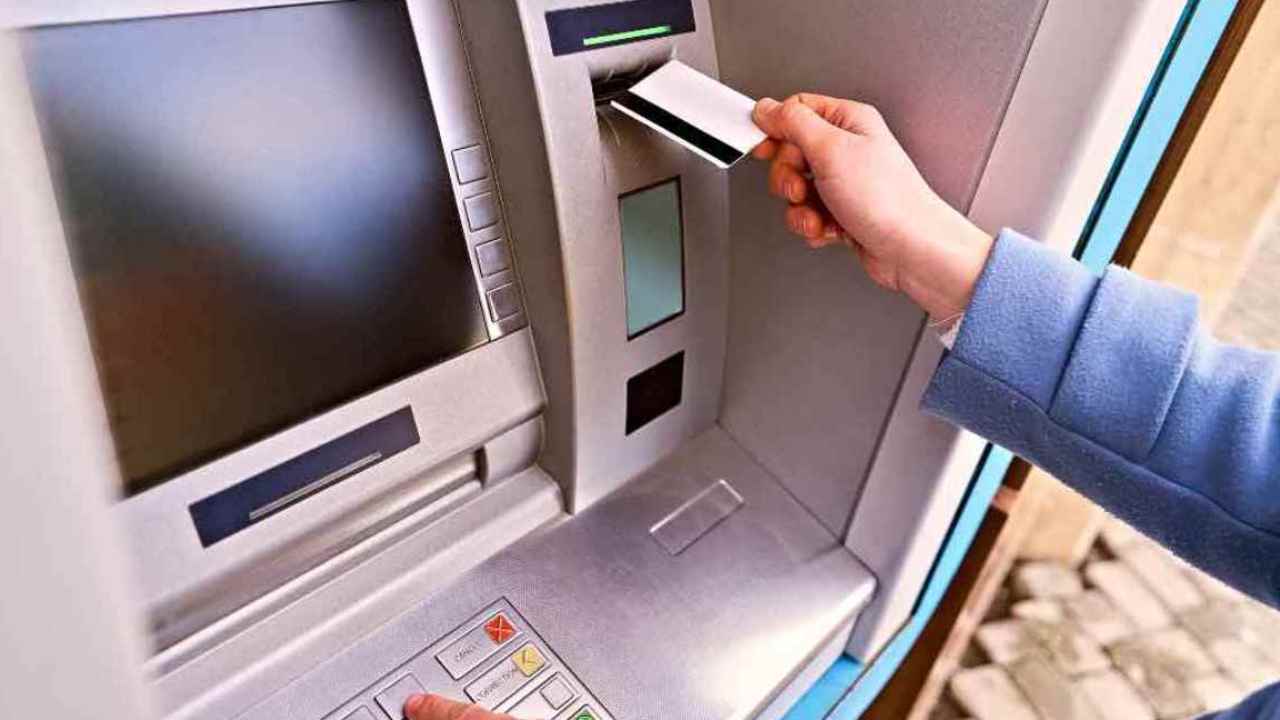 Enormi disagi oggi in Italia un blocco generalizzato dei bancomat