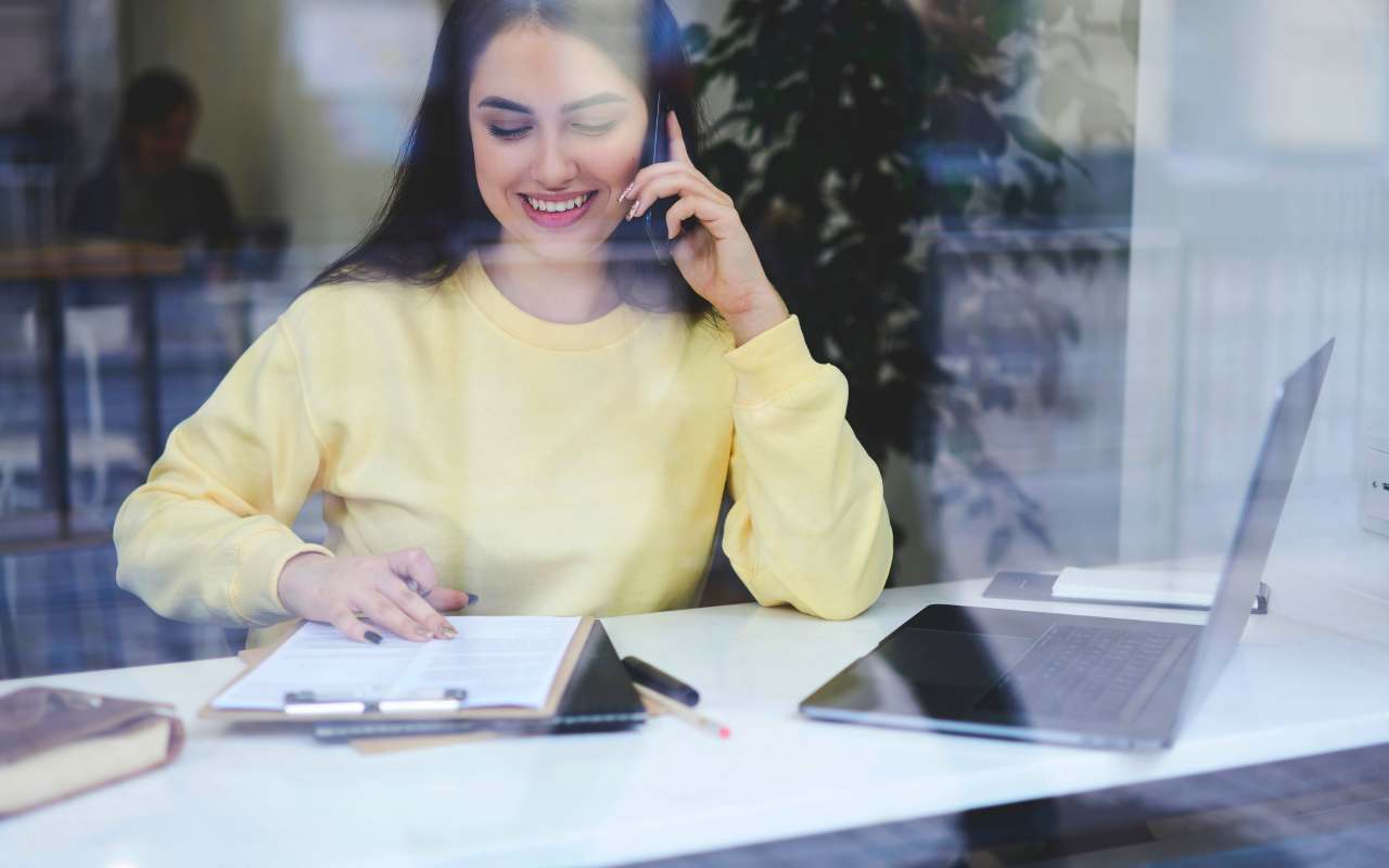 Lavorare come assistenti amministrativi col solo diploma ed è garantito il contratto a tempo indeterminato!