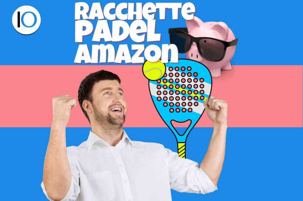 Uomo entusiasta con alle spalle la racchetta da padel e il salvadanaio