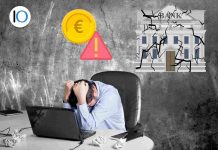 uomo con le mani nei capelli disperato per crollo banche
