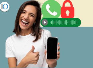 Ragazza sorridere con smartphone tra le mani