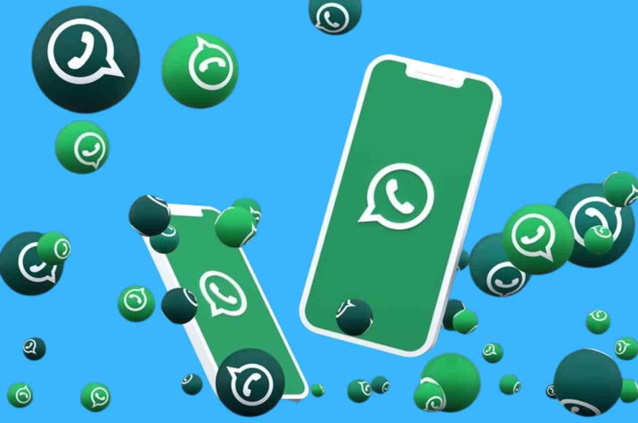 due smartphone e loghi whatsapp