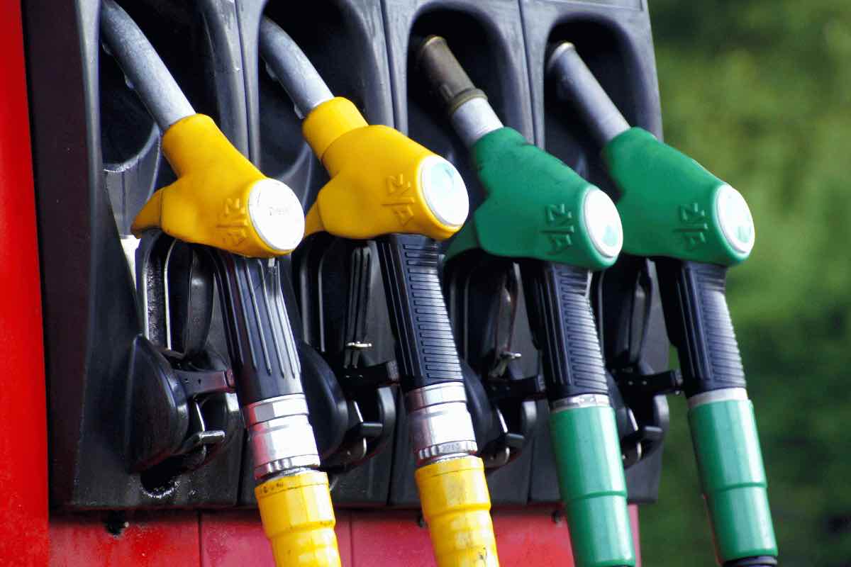Prezzi carburanti, cosa cambia, i nuovi obblighi da sapere