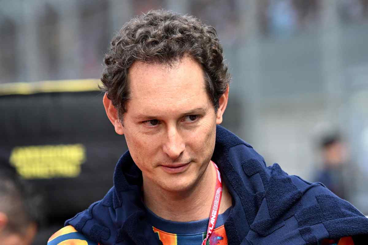 Che auto guida John Elkann? 