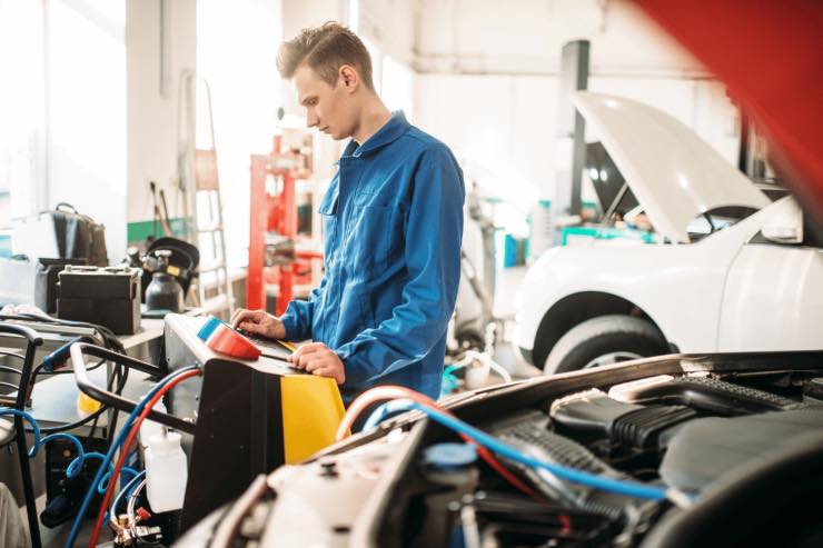 Quanto costa la ricarica dell'aria condizionata dell'auto