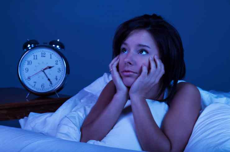 Sonno, perché capita di svegliarsi la notte e come riaddormentarsi in poco tempo