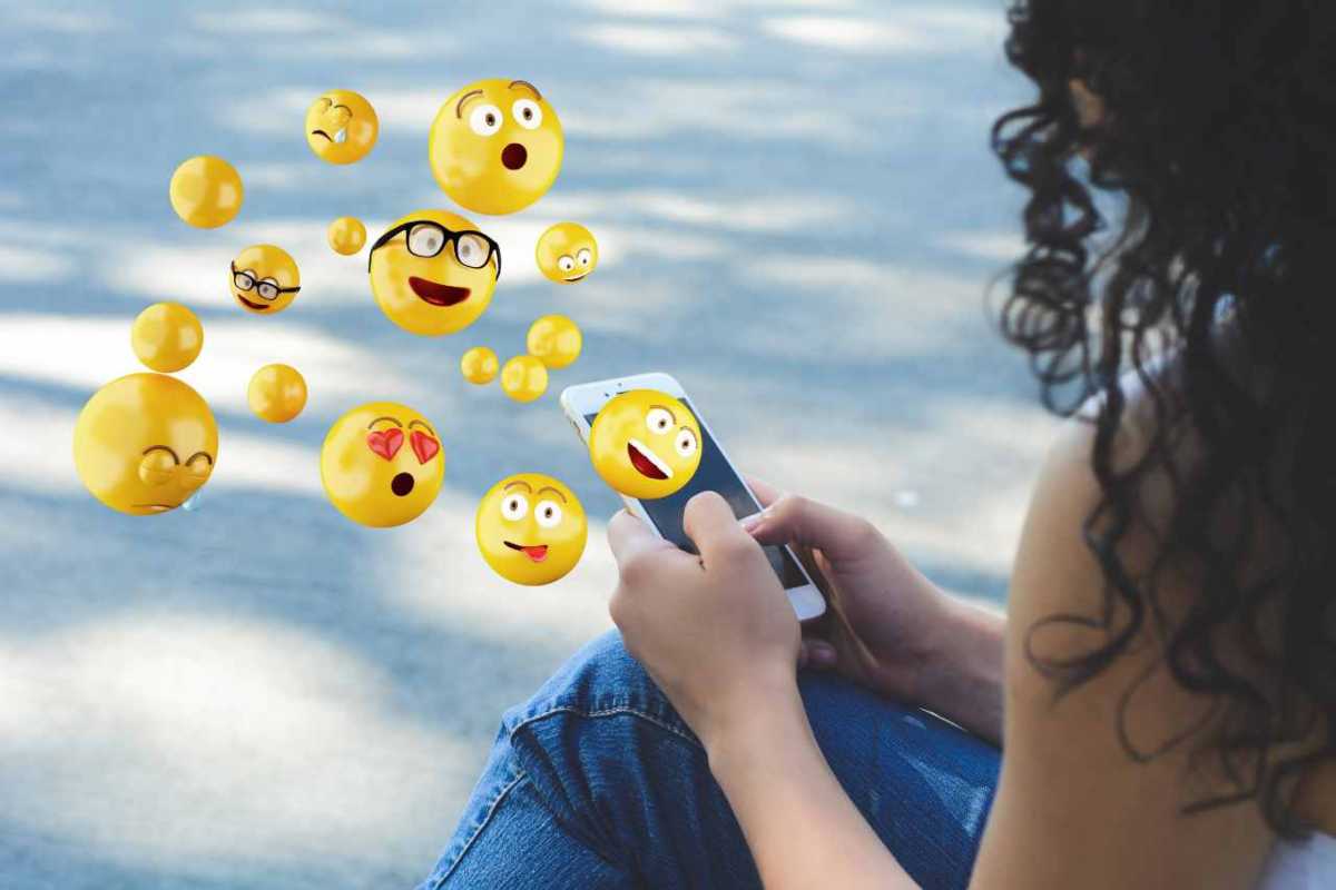 reazioni con emoji email google