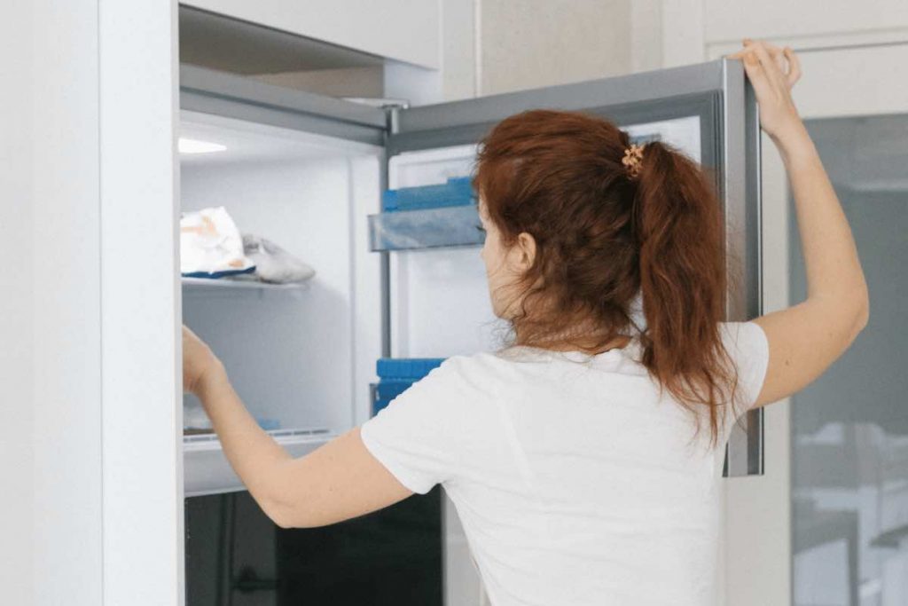 Sbrinare il freezer non è mai stato così facile: prova questi metodi