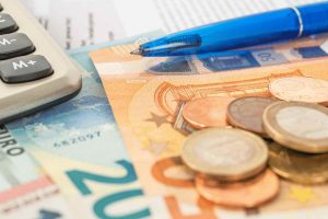 Calo bollette gas, a quanto ammonta il risparmio per famiglia: il commento delle associazioni