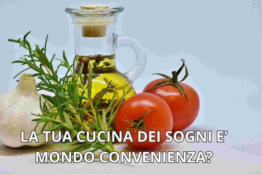 Ampolla contenente olio, rosmarino, aglio e pomodori