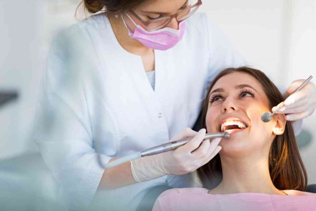 Dentista gratis per tutti: controlla come prenotare una visita