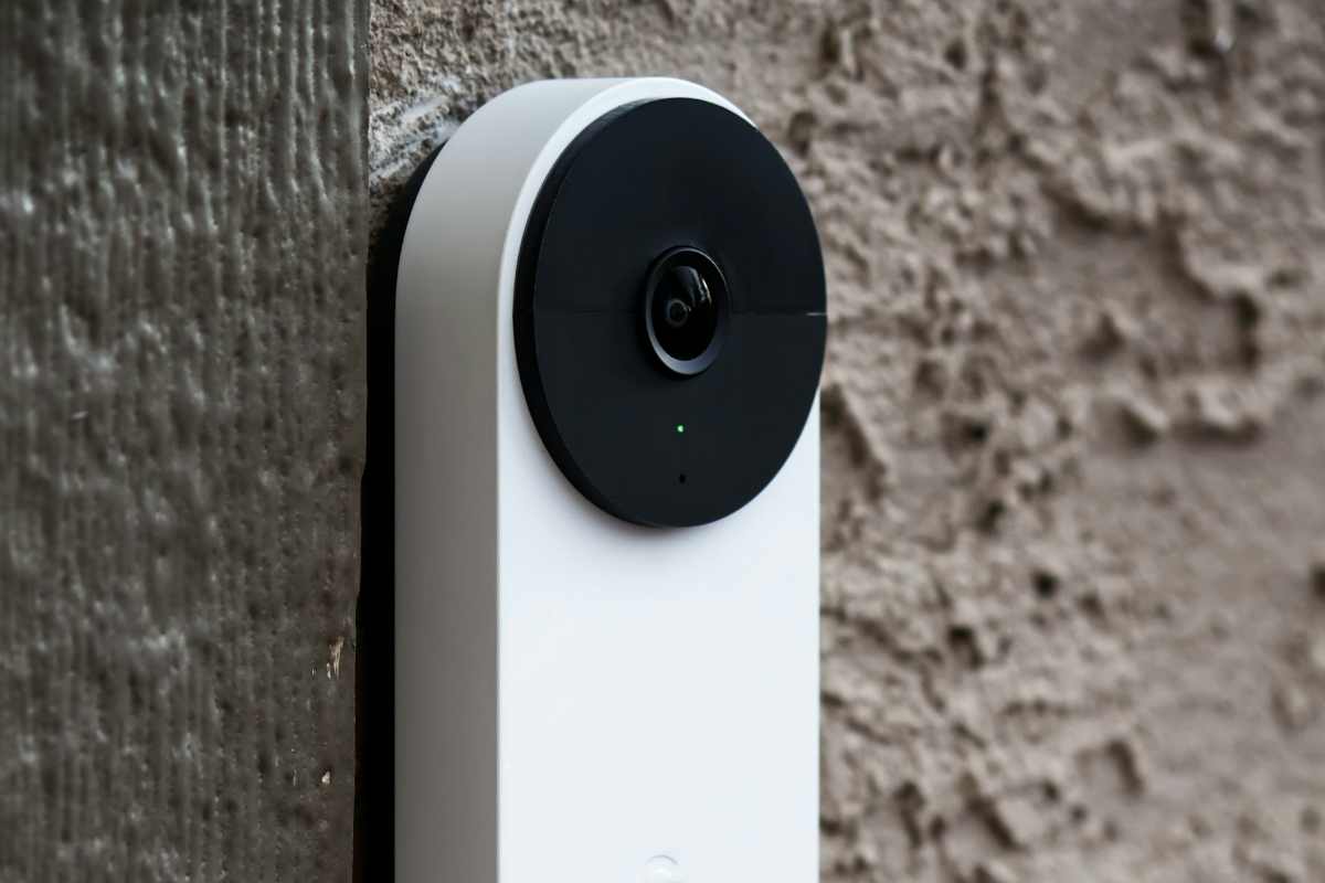 google nest doorbell installato su un muro