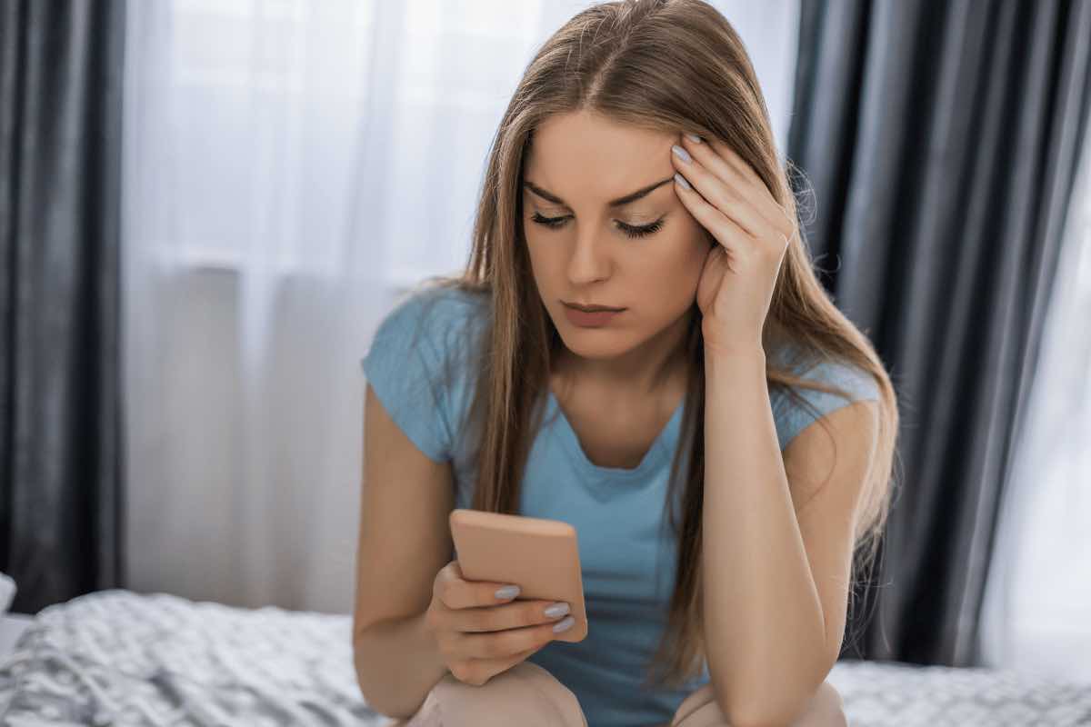 Avviso INPS, attenzione alle truffe dei falsi SMS: come funzionano e cosa si rischia