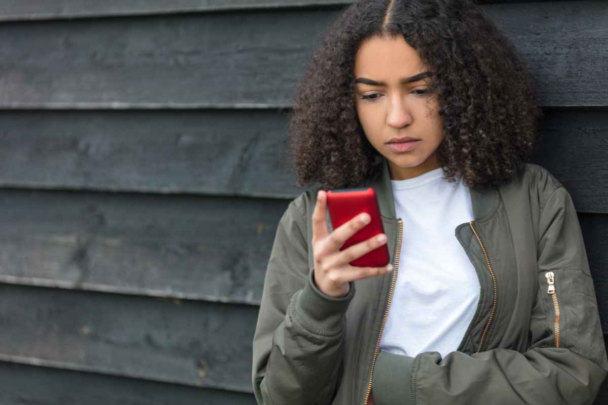 Ragazza al telefono