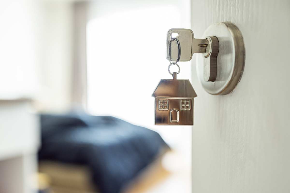 Chiave con portachiavi a forma di casa