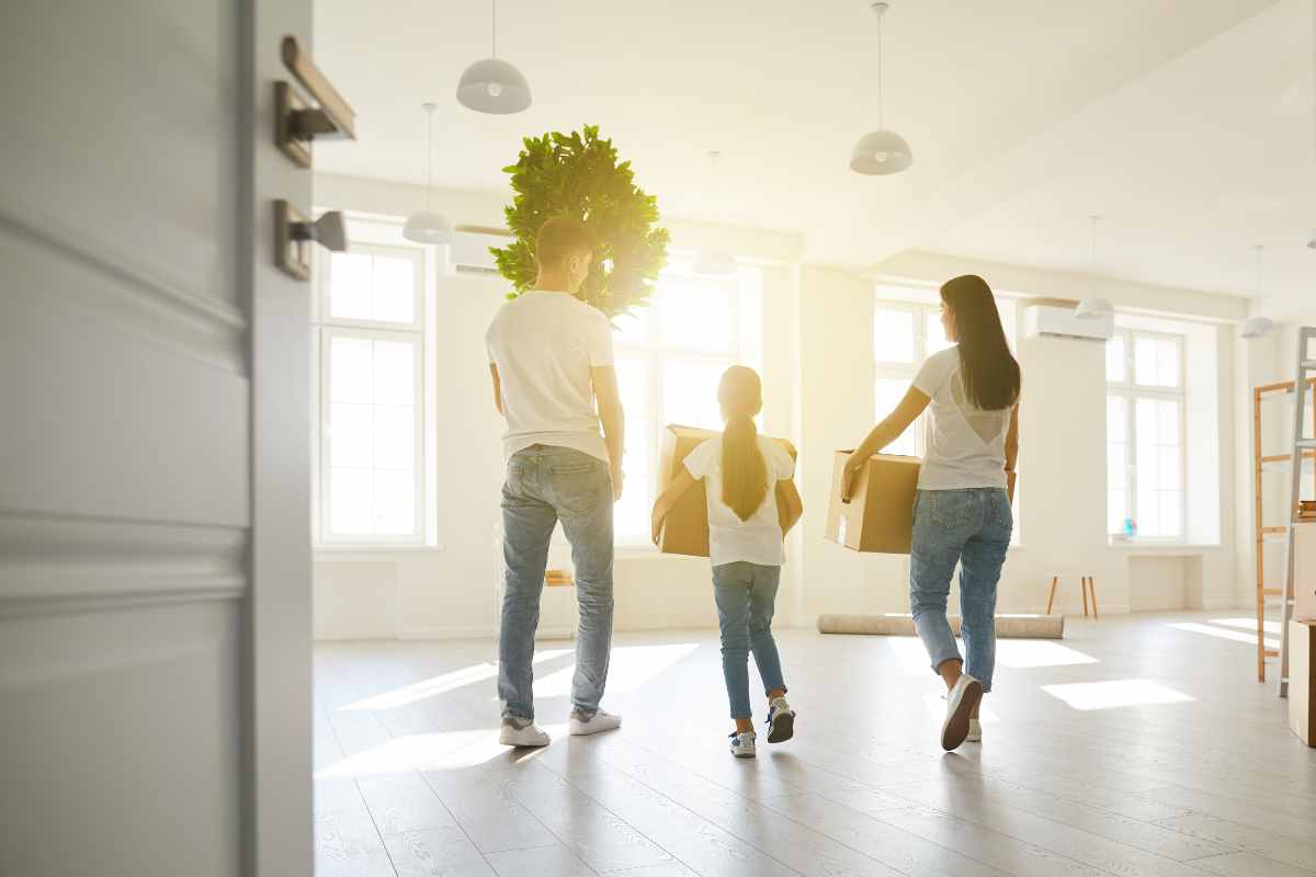 Persone in una casa nuova