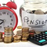 Sveglia, Salvadanaio pensione, soldi e calcolatrice