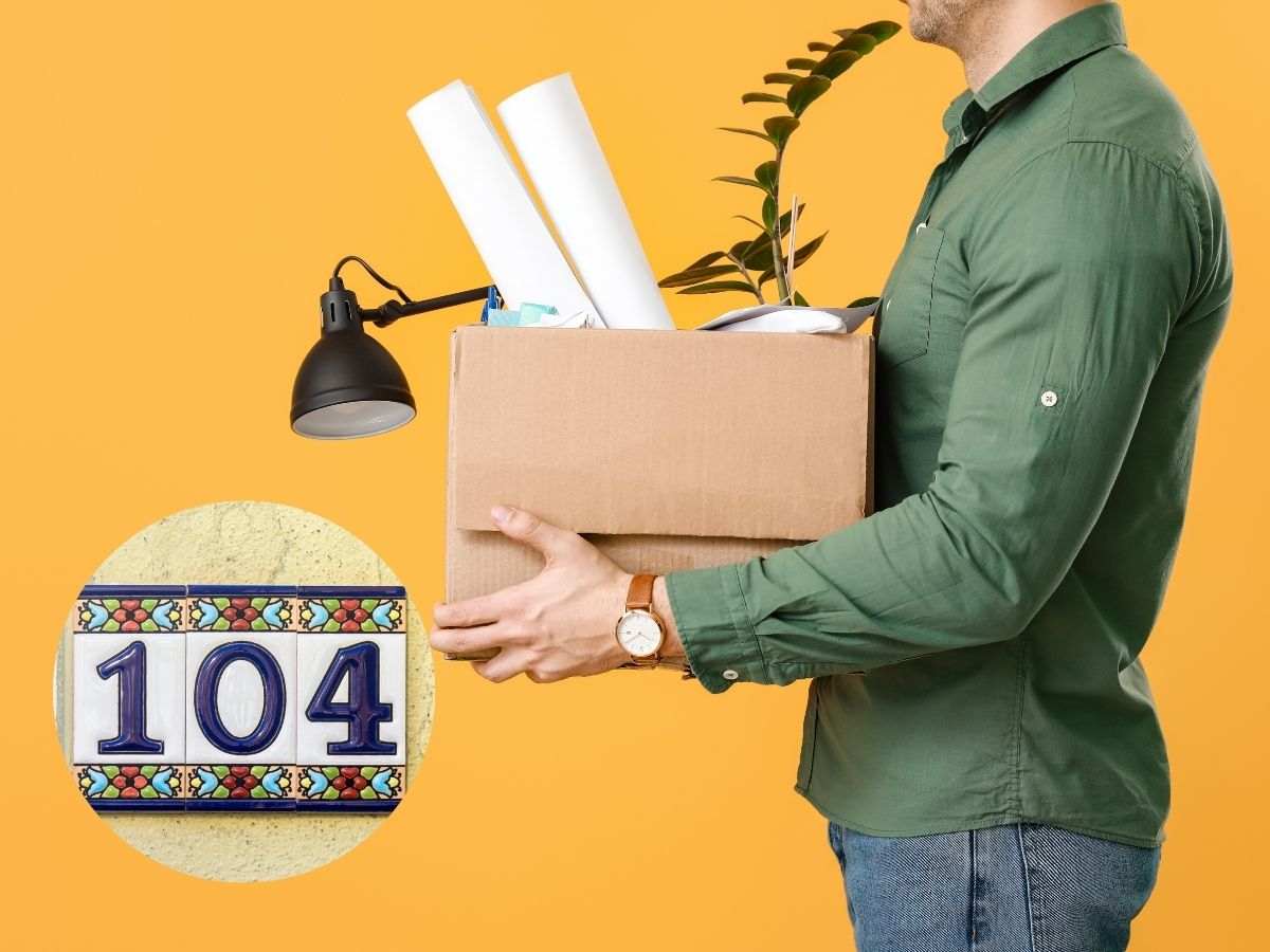 Uomo con pacco in mano e logo 104