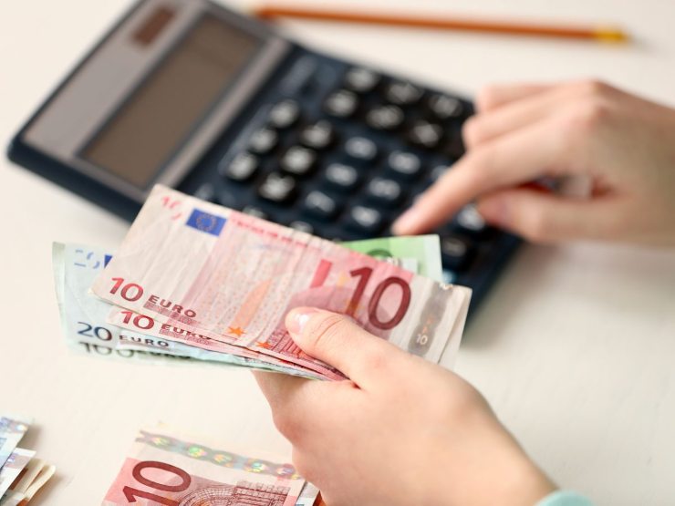 calcolatrici e soldi euro