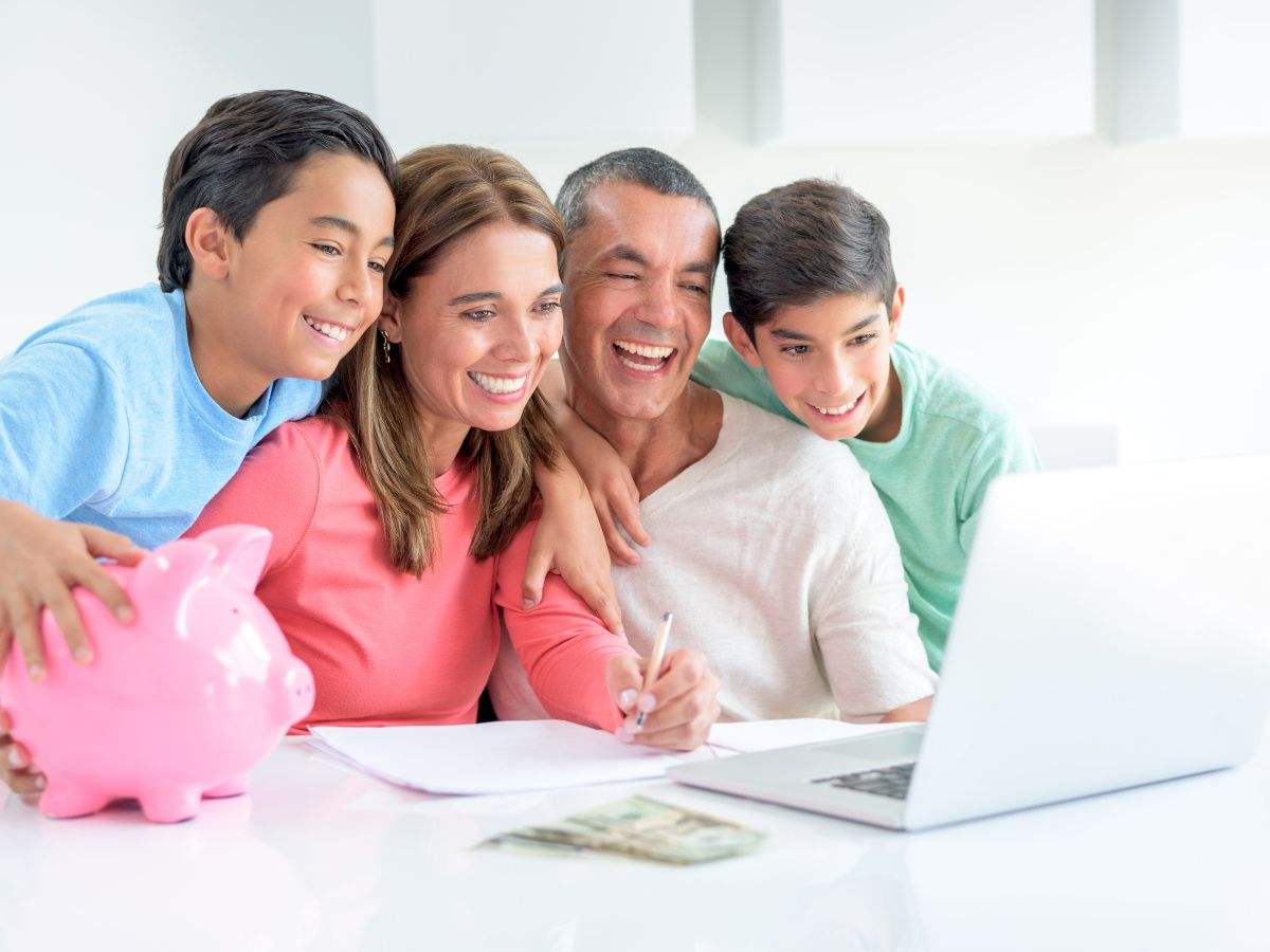 Famiglia felice al pc
