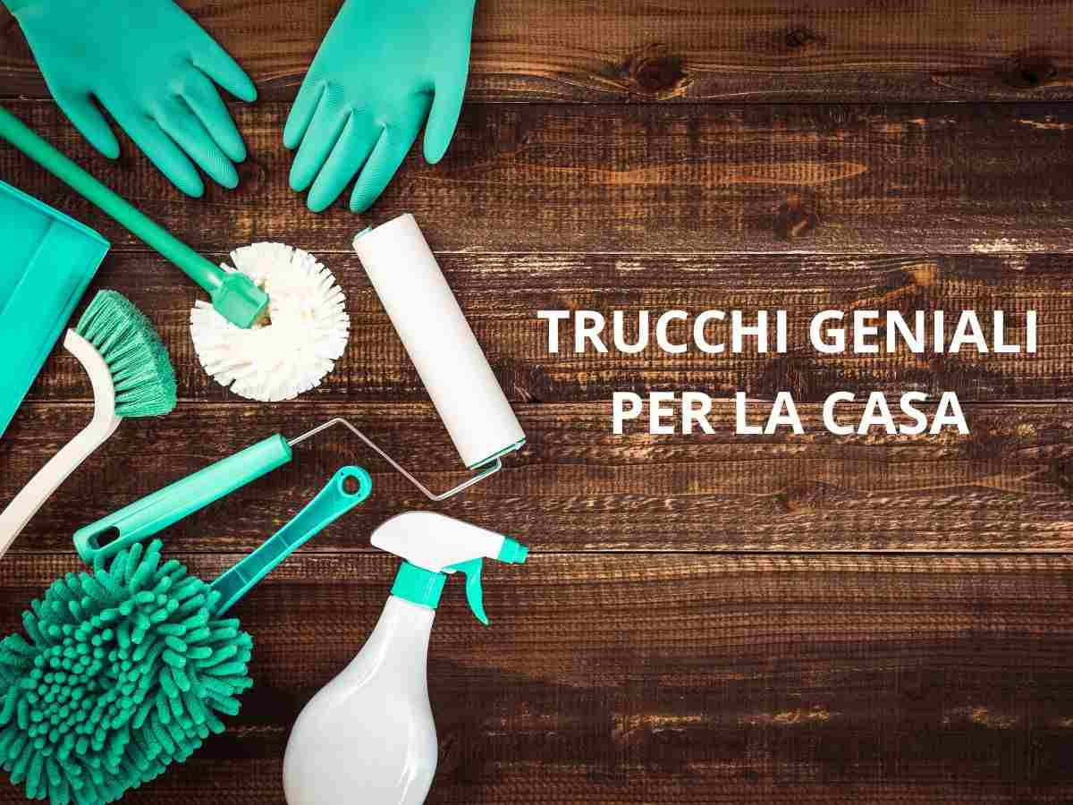 guanti, spolverino, prodotto spray, spazzola,