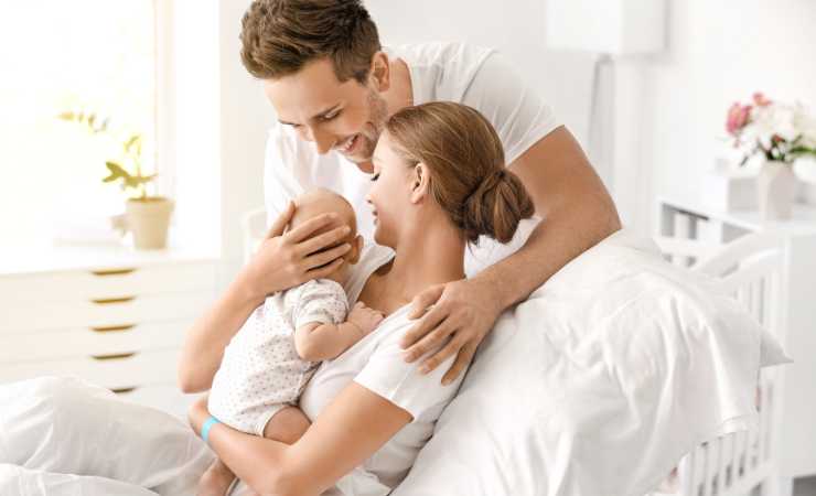 Padre, madre e bambino neonato