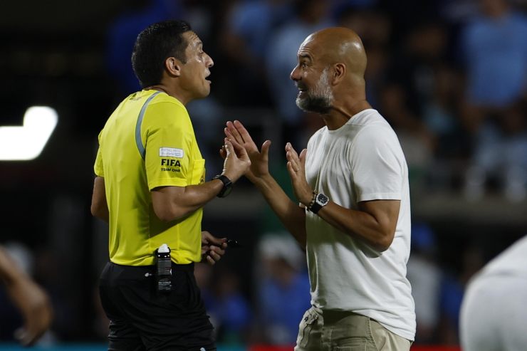  Manchester City head coach Pep Guardiola e Referee Jesus Valenzuela of Venezuela 