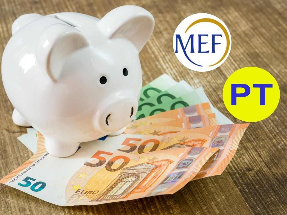 Salvadanaio a forma di maialino con soldi in euro