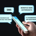 smartphone in mano e in arrivo messaggi