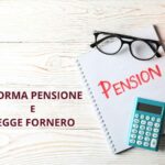 quaderno occhiali e calcolatrice - Riforma pensioni