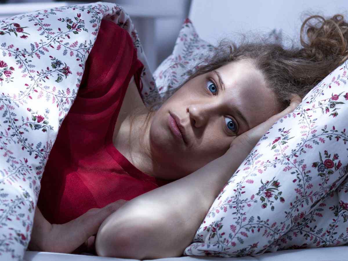 Donna che non riesce a dormire