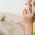 Donna al telefono