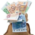 Sacco pieno di soldi in euro
