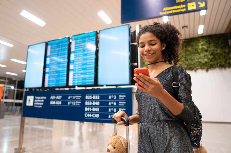 Ragazza in aeroporto