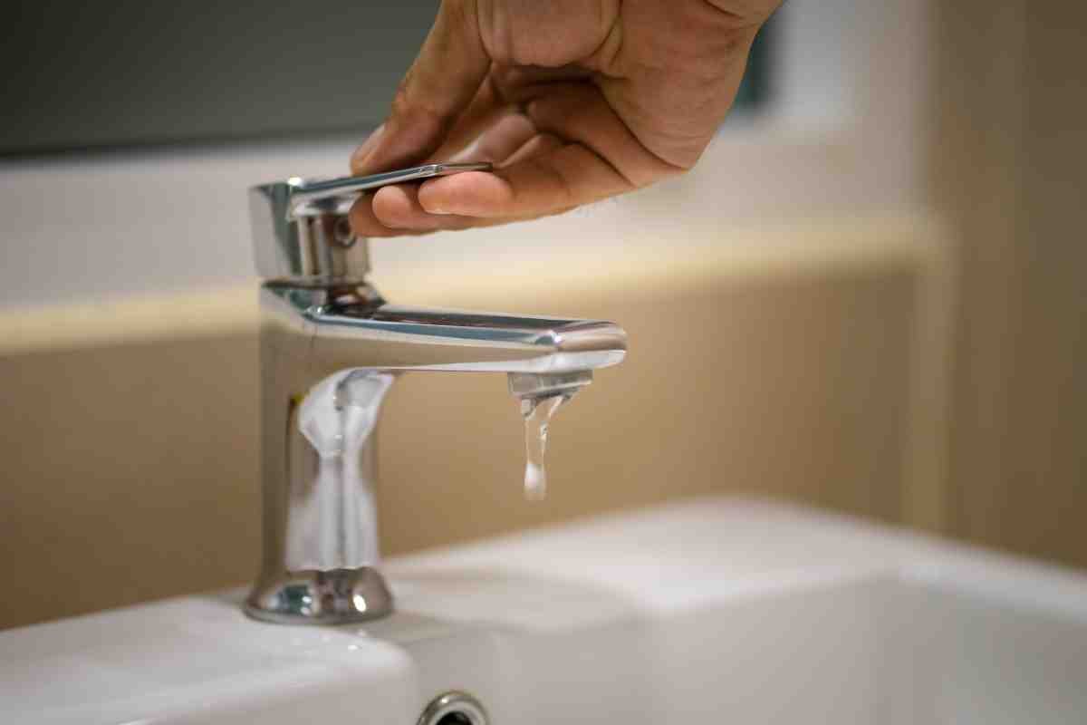 Chiudere rubinetto dell'acqua