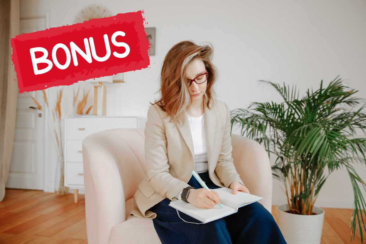 Donna seduta su una sedia