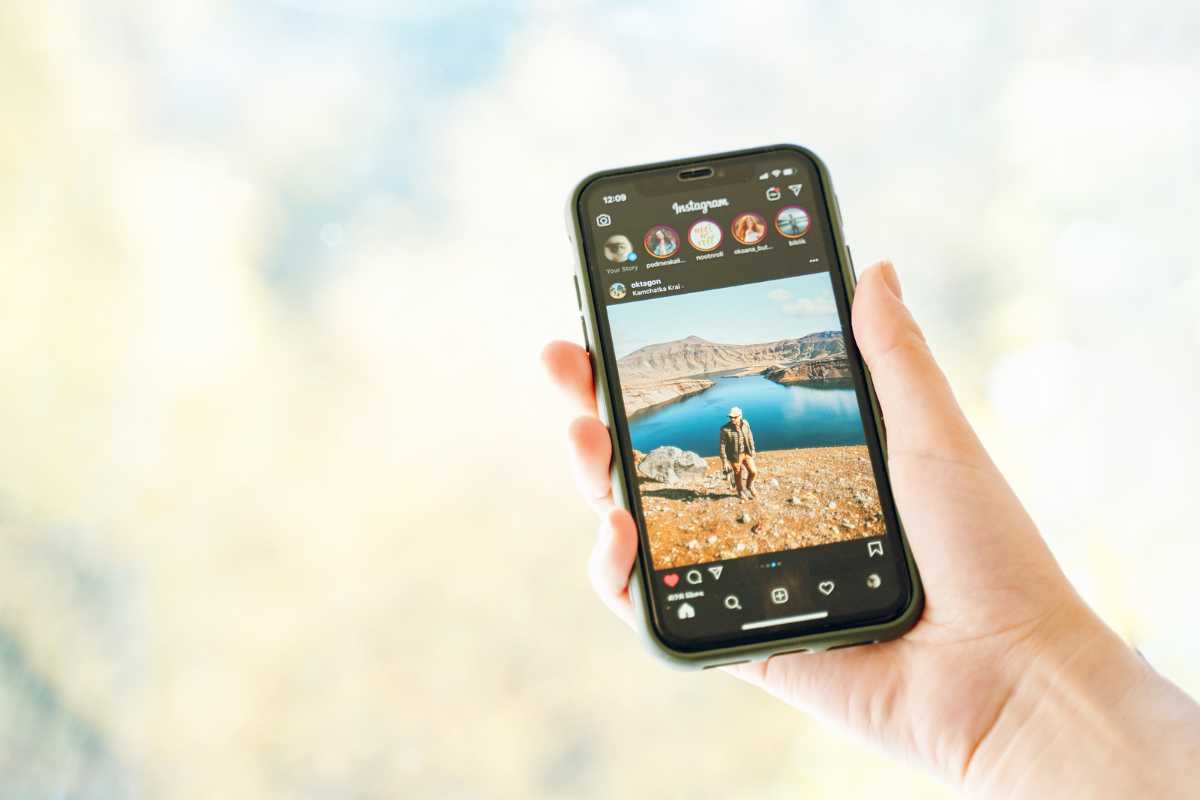 Smartphone in mano