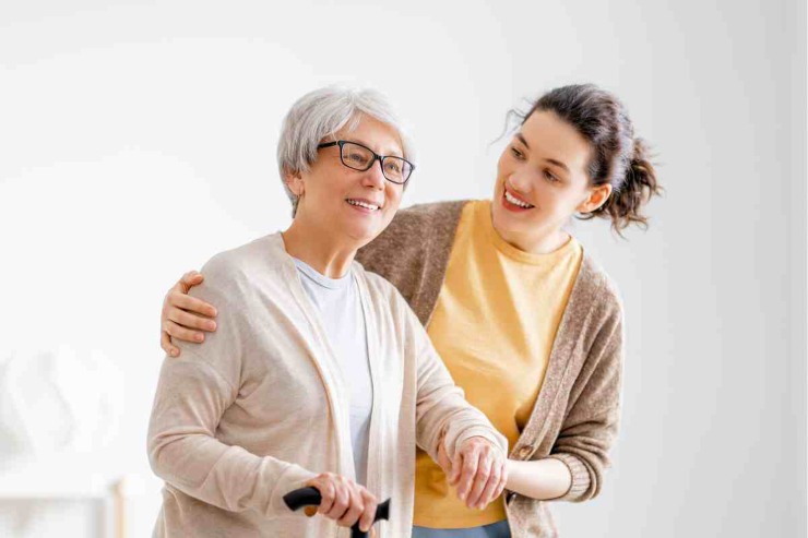 Caregiver e anziana