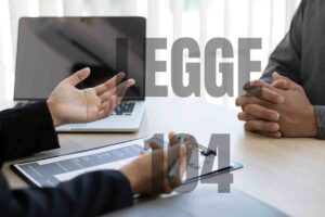 Legge 104 e persone alla scrivania