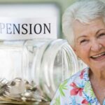 Signora anziana sorridente