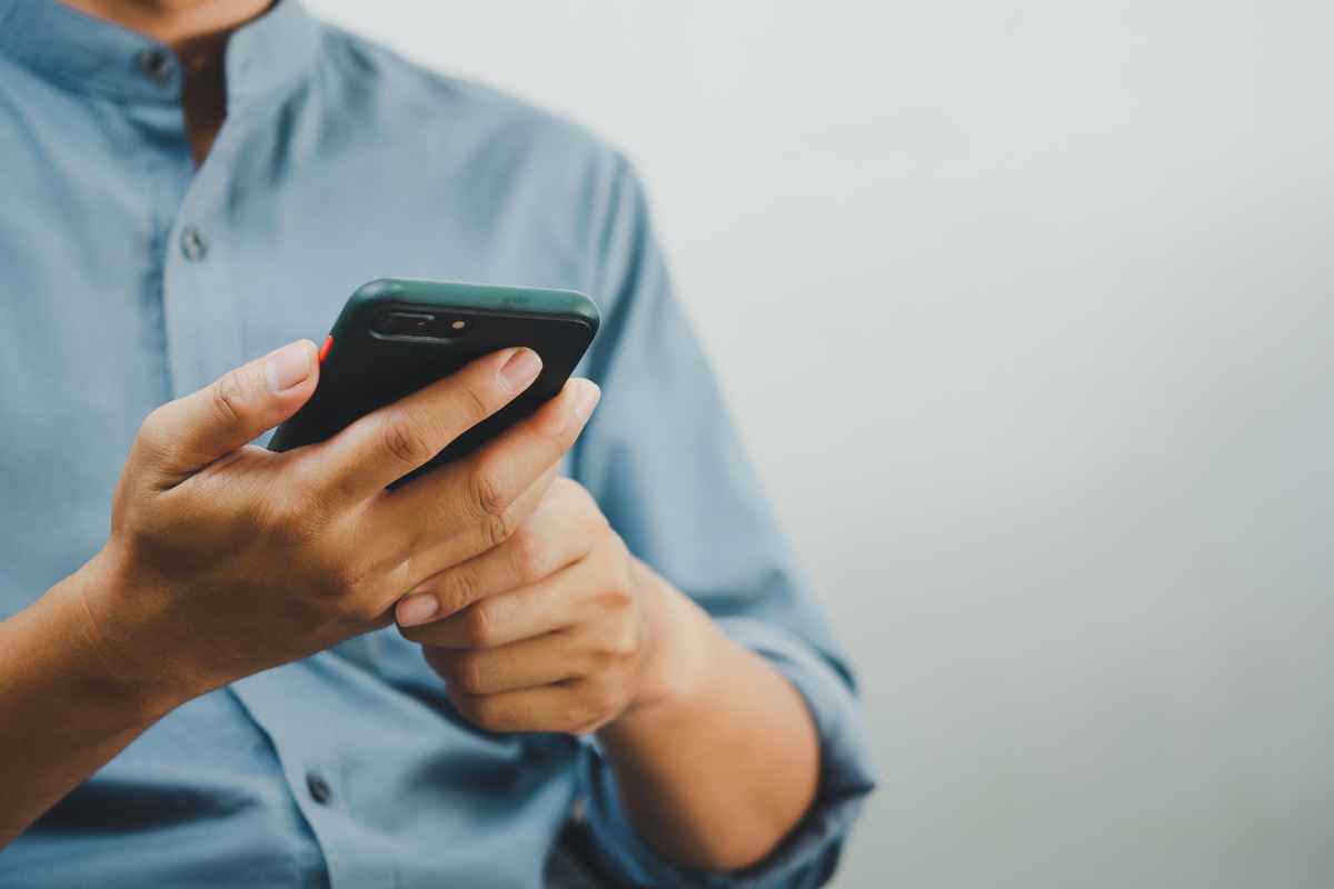 Smartphone in mano