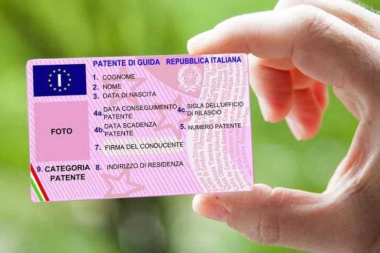 Patente in mano