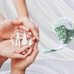 Soldi e famiglia di carta