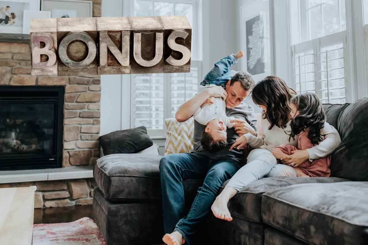 Famiglia sul divano