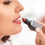 Mettere il rossetto