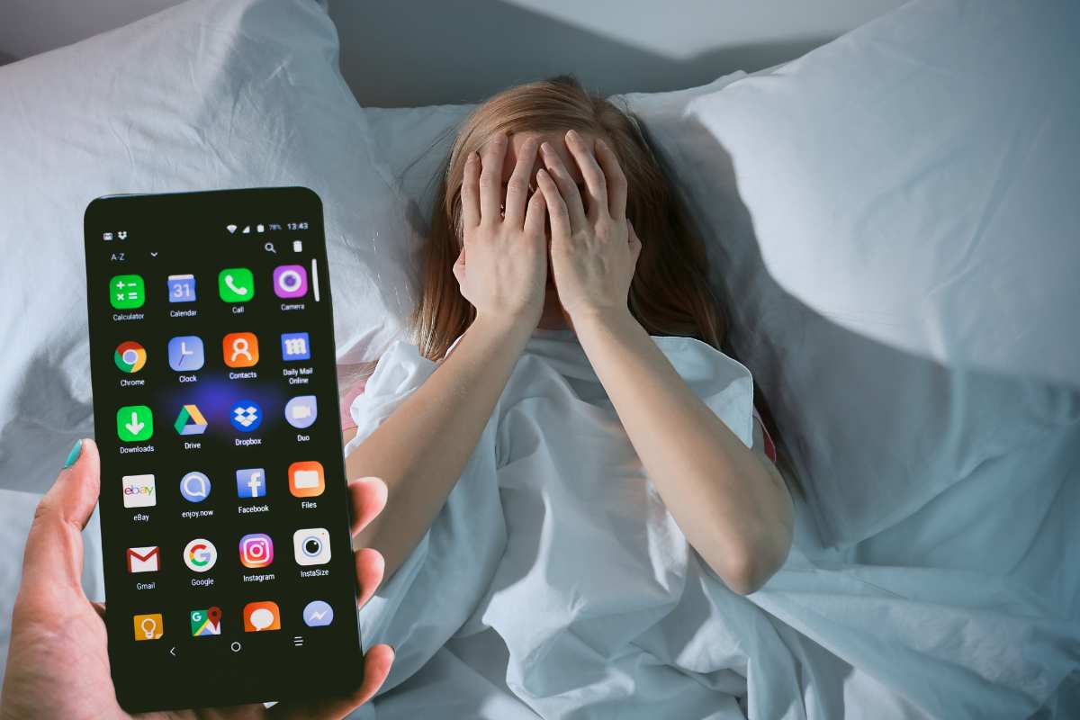 Donna insonne smartphone