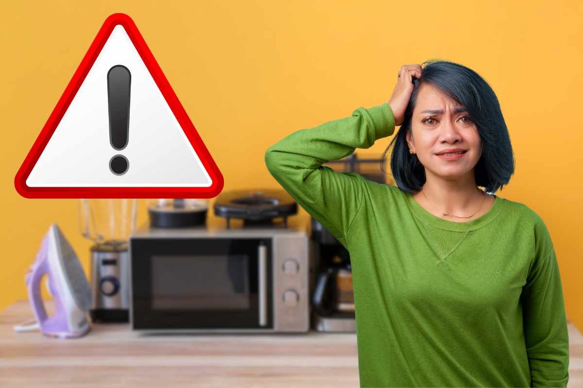 Donna preoccupata, simbolo di allarme