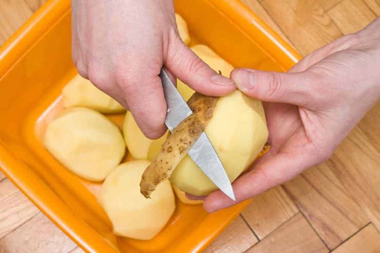 Tagliare le patate 