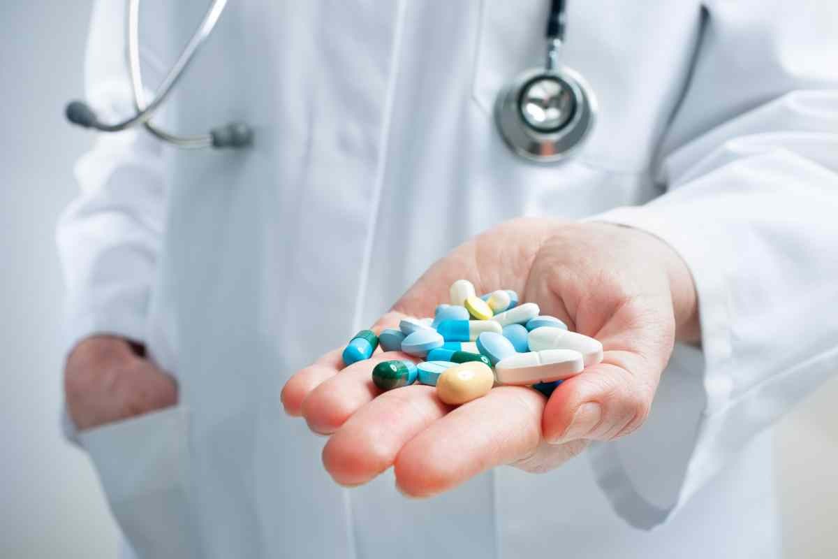 Farmaci in mano