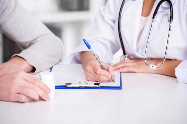 Medico fa una visita
